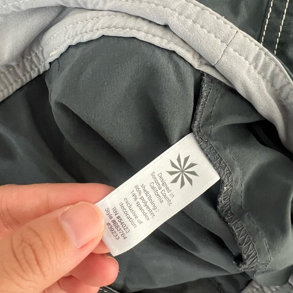 Athleta pleated skort dark gray with white contrast size small with back pockets - Picture 7 of 10